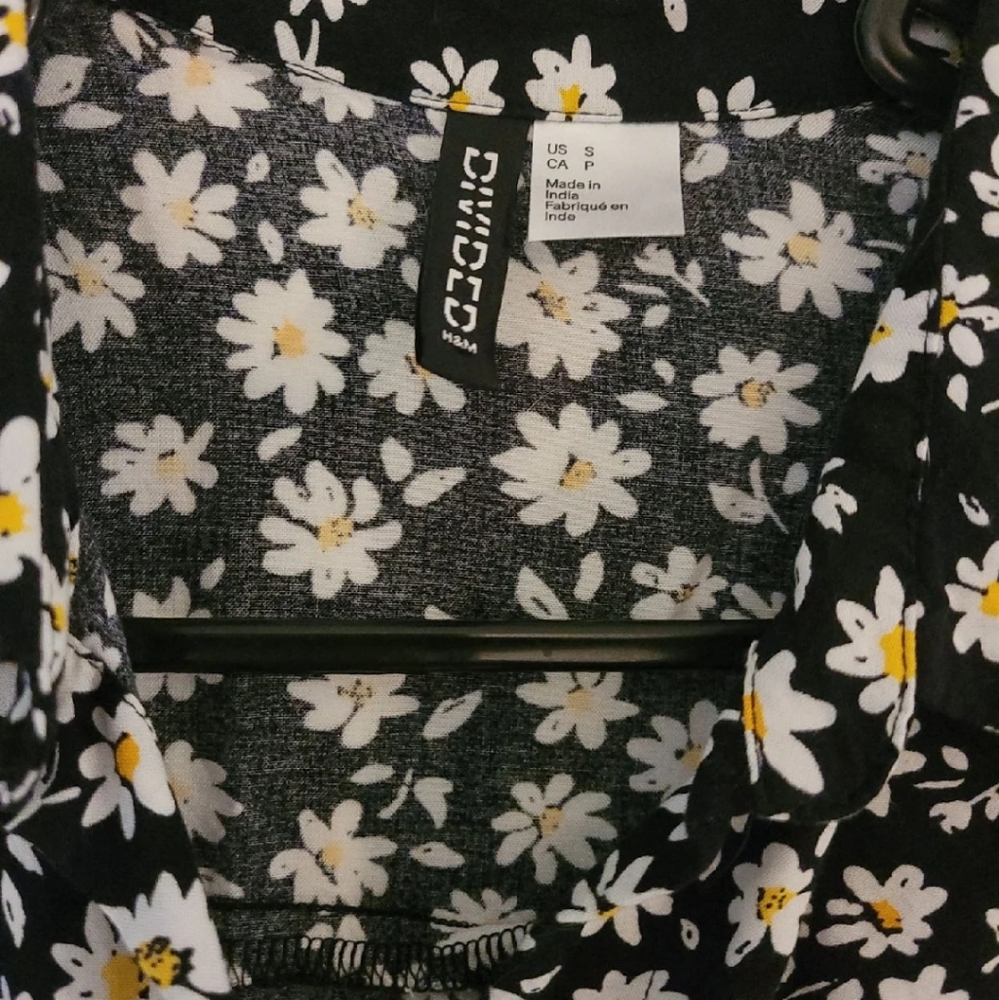 Divided || Daisy Blouse - Picture 2 of 3